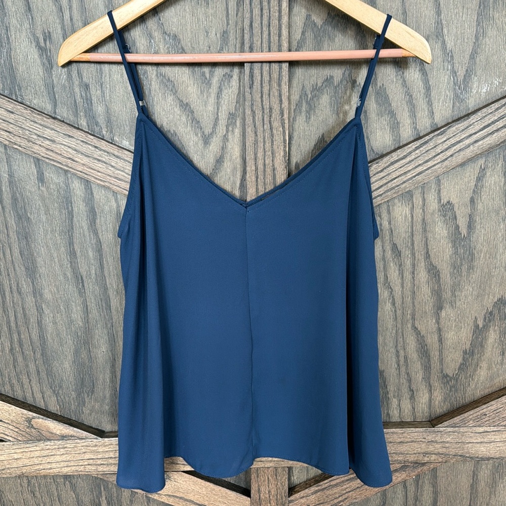 NWOT 💙 Aqua ~ Navy Top